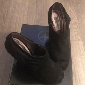 9.5M Steve Madden “Mirakle” peep toe bootie